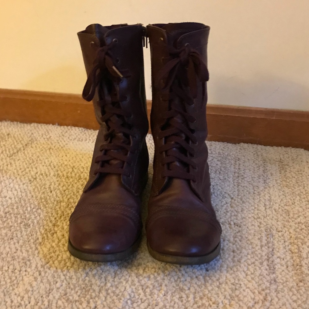 Woman’s Size 11 Red Combat Boots